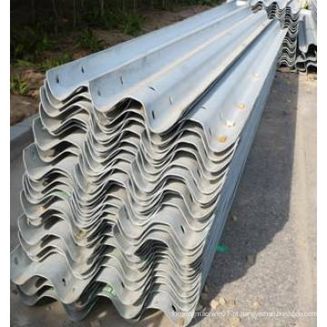 Steel Two Thire Wabes Highway Guardrail Roll formando em Dubai